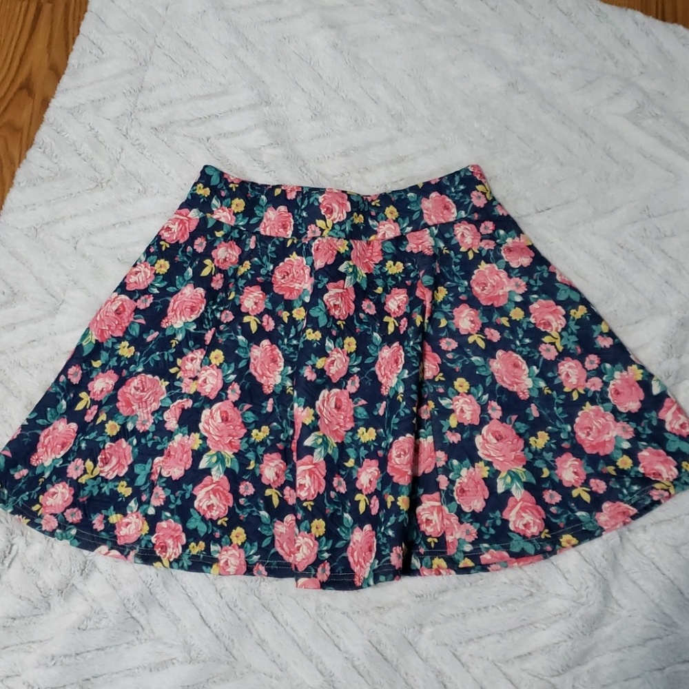 Flowered skater skirt large blue and pink quilted